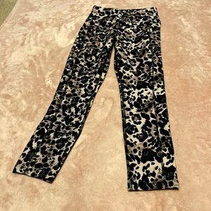 Marika 25'' Natural Leopard High-Rise Pocket Flat Waist Crop Leggings Small